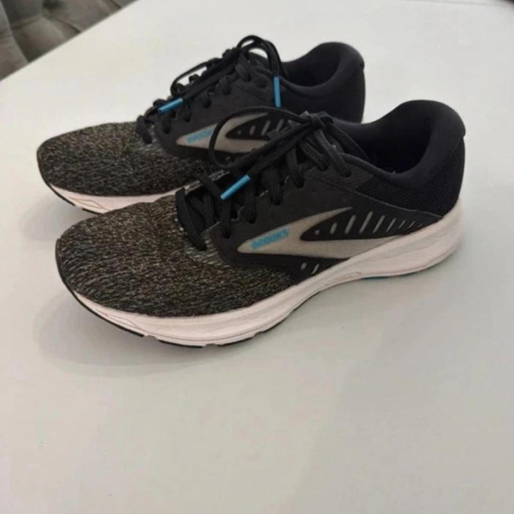 Brooks Range 2 women's size 7.5 black & gray sneakers